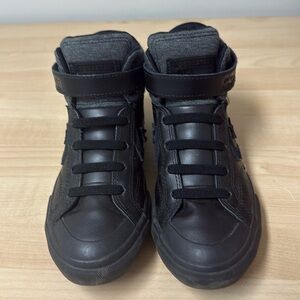 Converse Boys Sneakers in Black. Size US 3